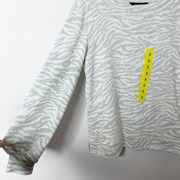 Ellen Tracy Women's Zebra Sweater S Gray & White Soft Knit Jacquard Long Sleeve - Picture 5 of 11